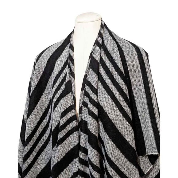 OFF AIR by Giuliana Trendy Striped Winter Shawl Wrap One Size Black Gray Fringe - Picture 5 of 6